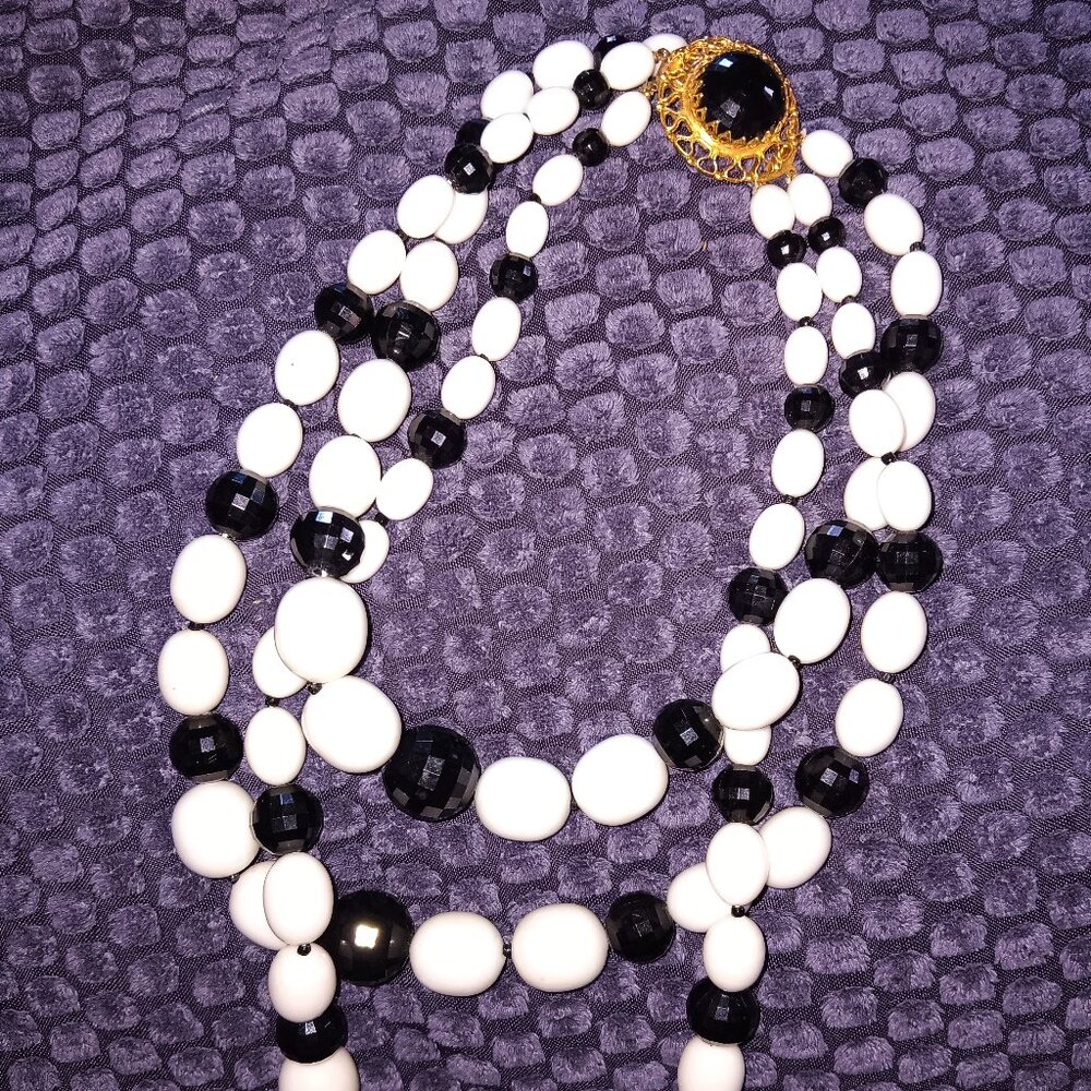 Vintage Blingy Beads with Elegant Clasp Detail - Picture 3 of 4
